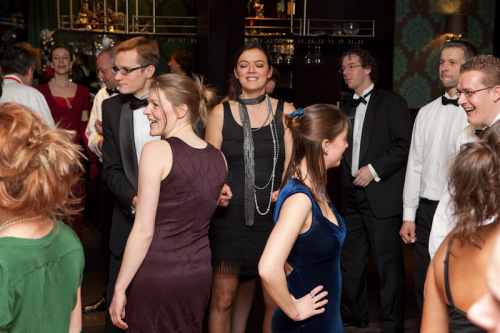 Publiek bij Onquard feest